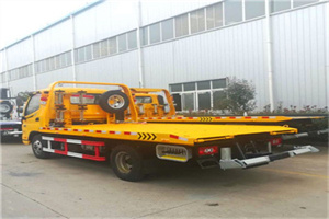 云霄附近拖车救援搭电